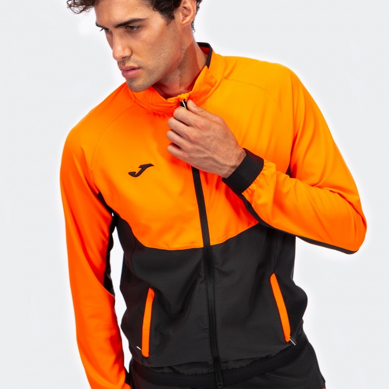 Оранжевый костюм спортивный
